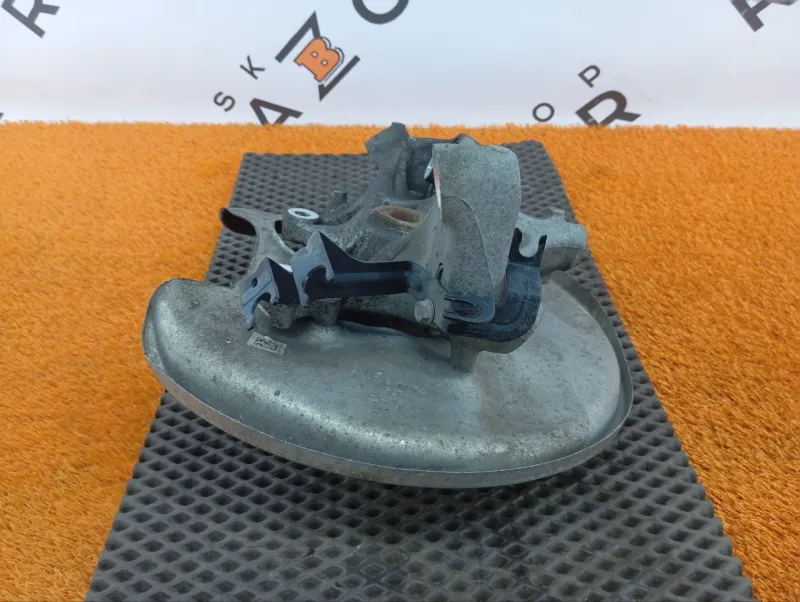 Кулак поворотный