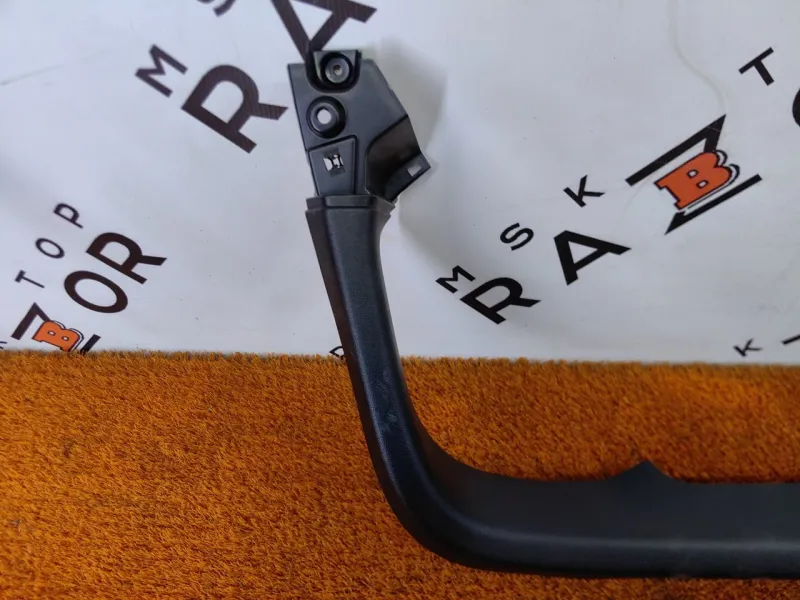 Обшивка двери багажника