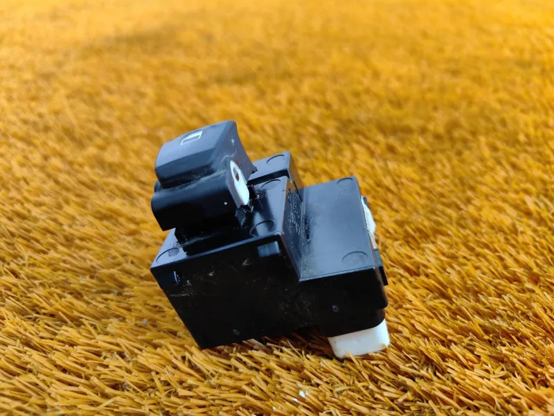 Кнопка стеклоподъемника