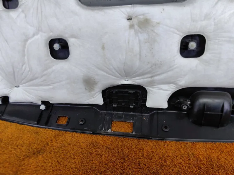 Обшивка крышки багажника