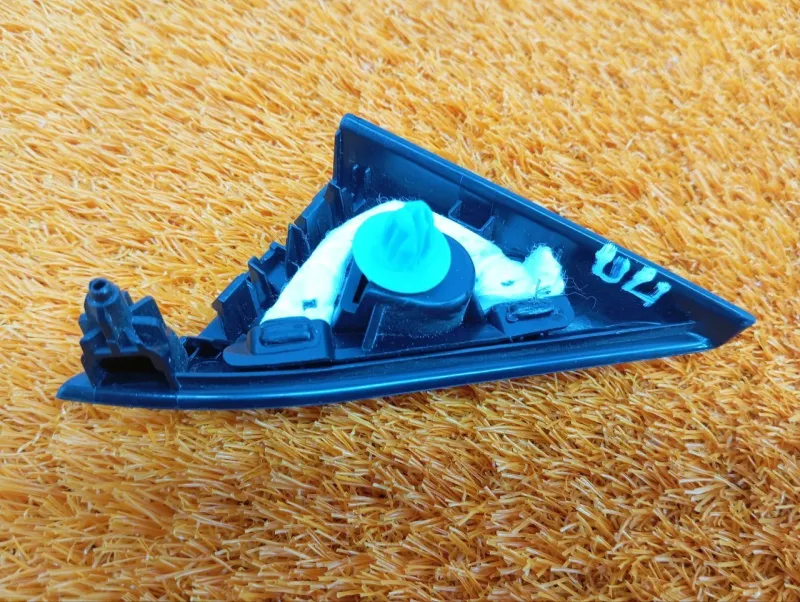 Уголок двери