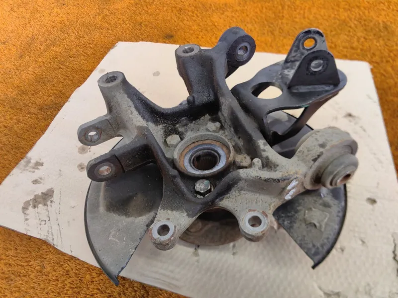 Кулак поворотный