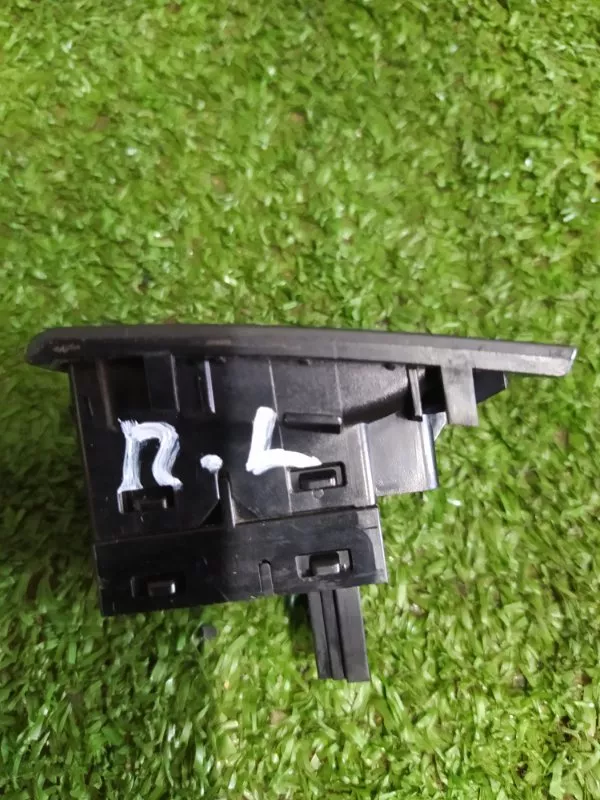 Кнопка стеклоподъемника