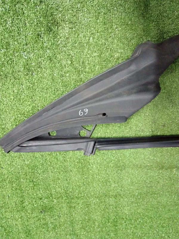 Уплотнительная резинка боковой двери