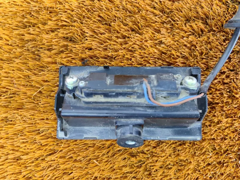 Кнопка открывания багажника