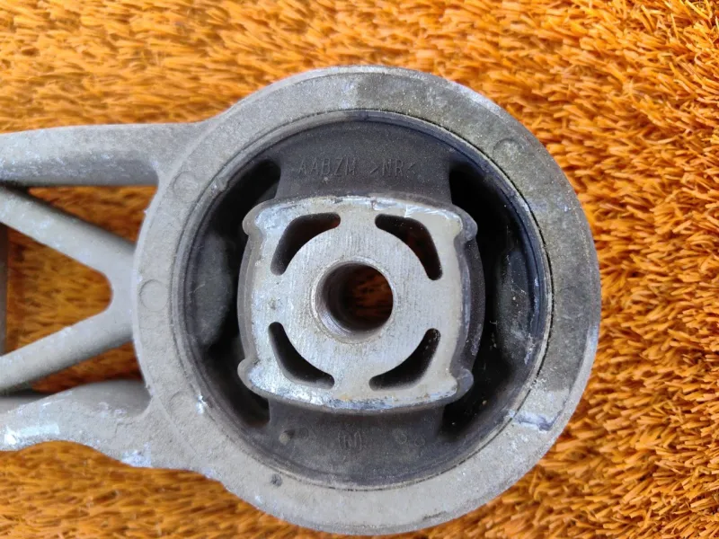 Опора двигателя