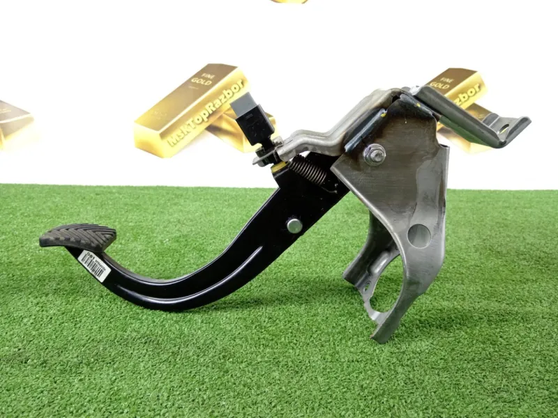 Педаль сцепления