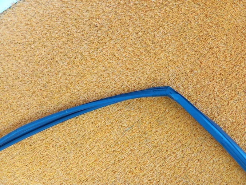 Уплотнитель стекла двери