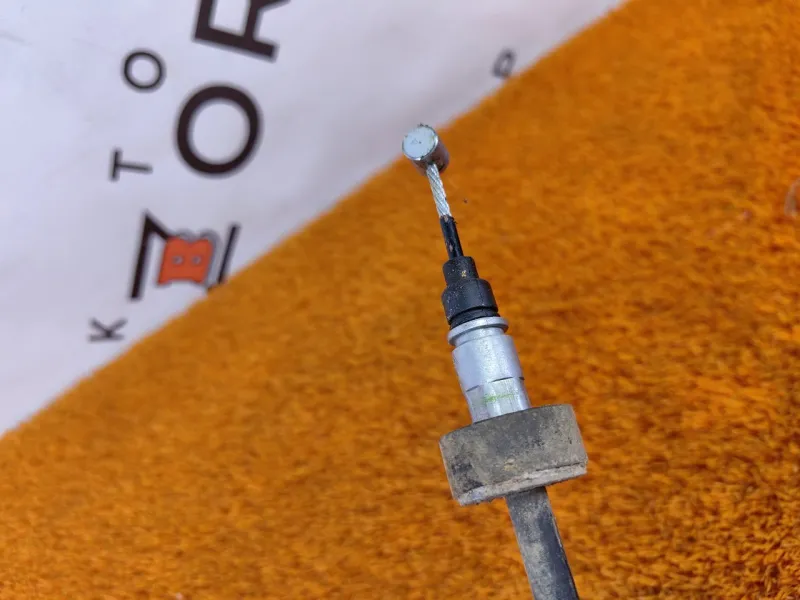 Трос стояночного тормоза