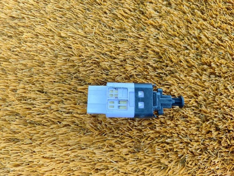 Датчик педали тормоза