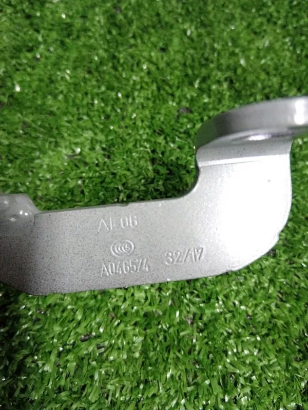 Петля двери багажника