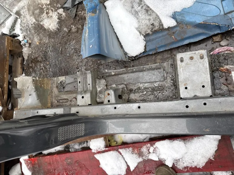 Порог с центральной стойкой