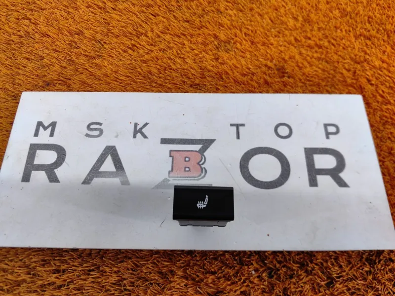 Кнопка обогрева сидений