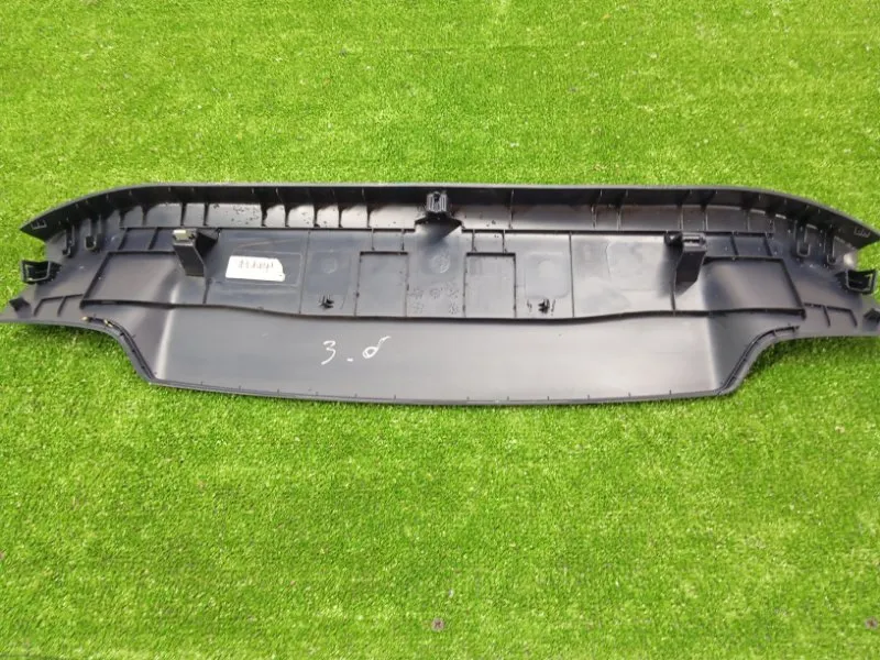 Обшивка двери багажника