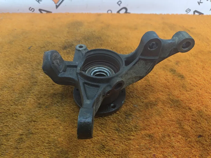 Кулак поворотный