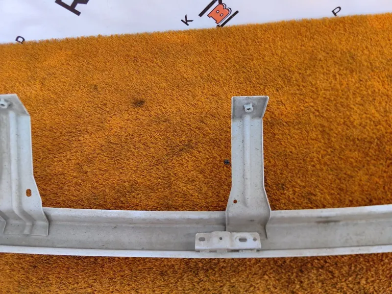 Усилитель бампера