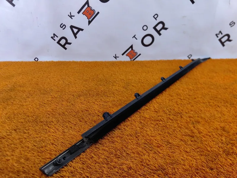 Молдинг стекла