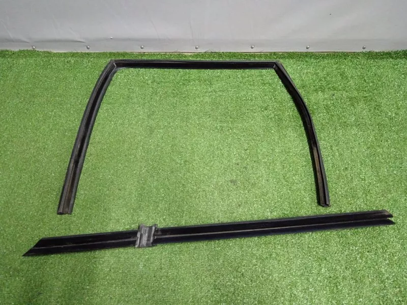 Уплотнитель стекла двери