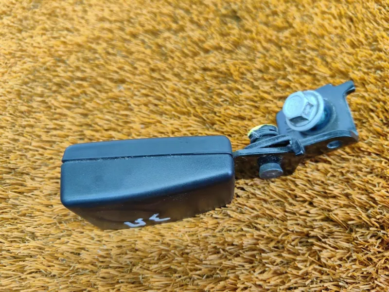 Ответная часть ремня безопасности