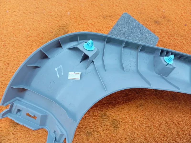 Обшивка двери багажника