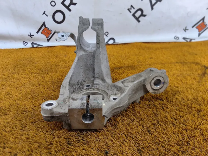 Кулак поворотный