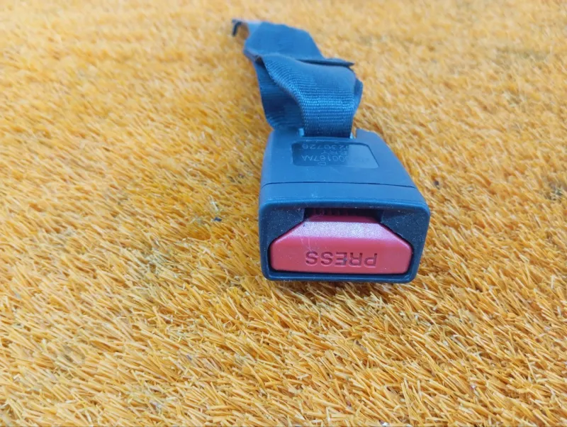 Ответная часть ремня безопасности