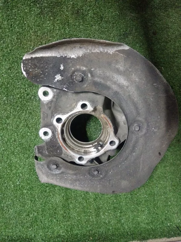 Кулак поворотный