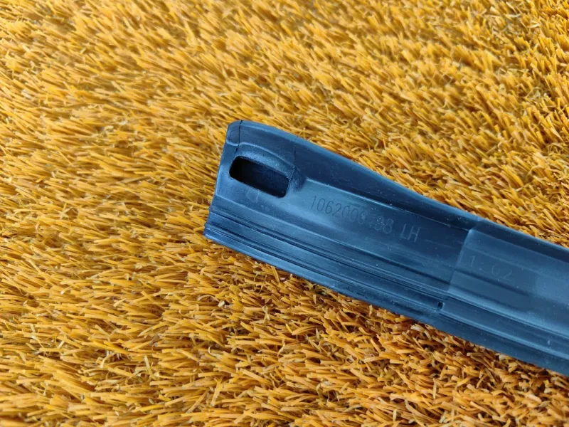 Уплотнитель стекла двери