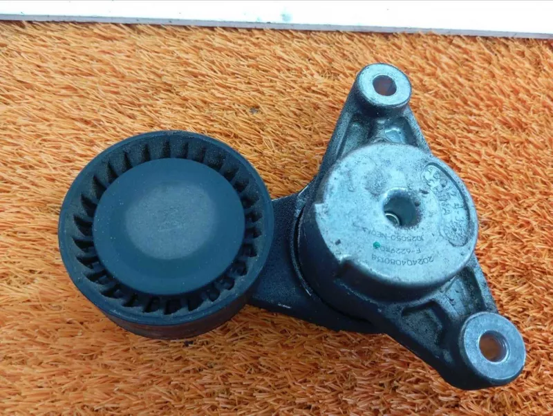 Ролик натяжной навесного оборудования