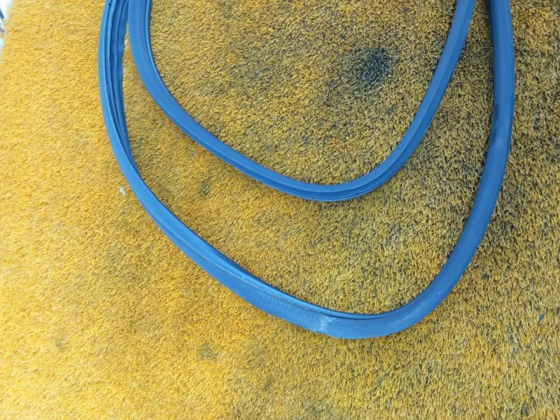 Уплотнитель проема двери