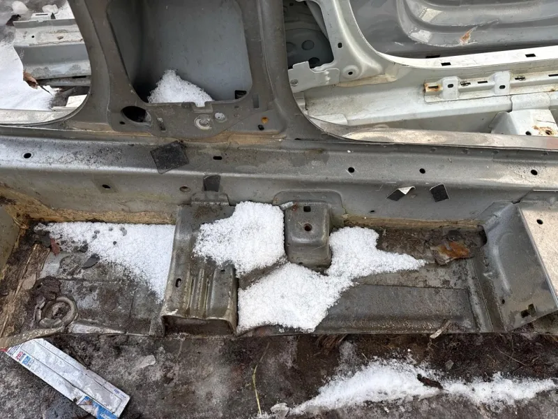 Порог с центральной стойкой