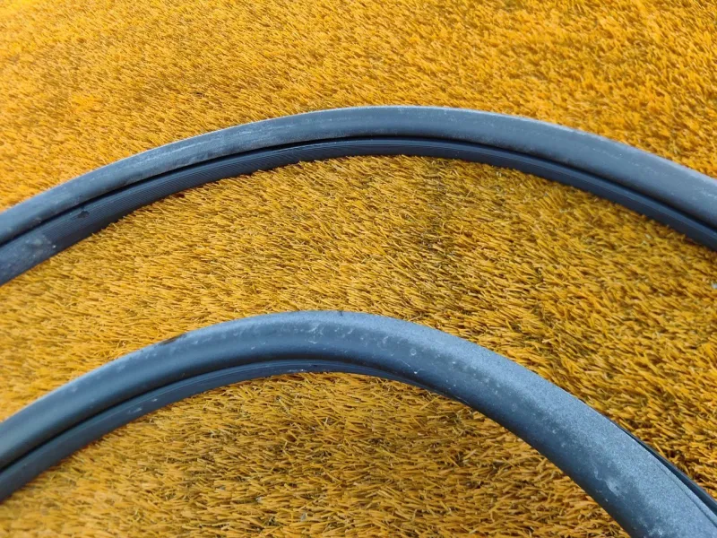 Уплотнитель проема двери