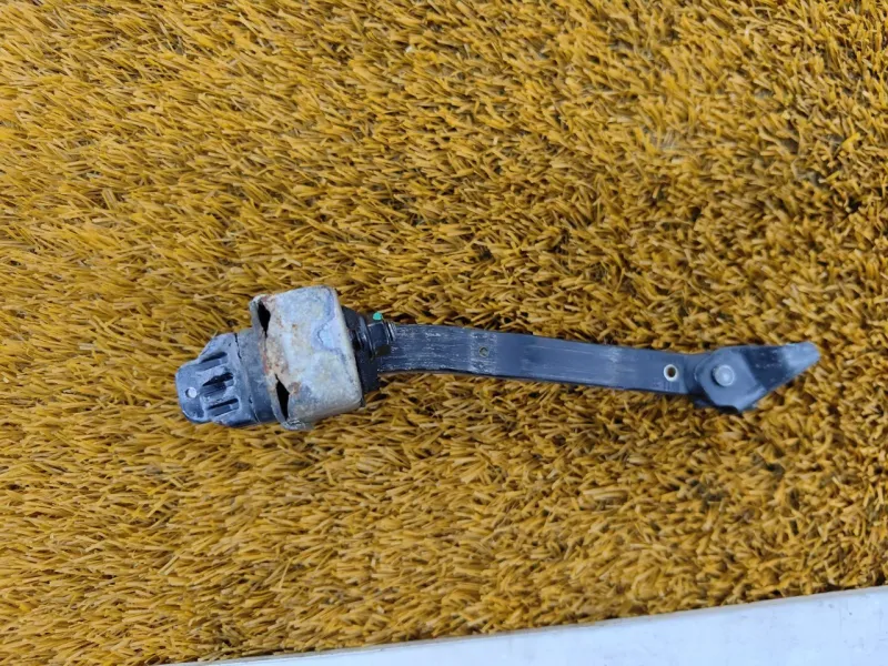 Ограничитель двери