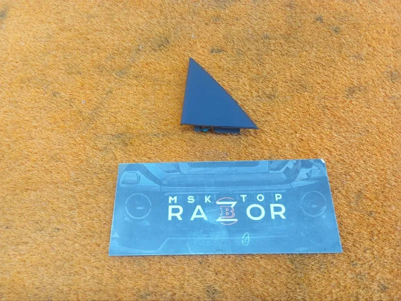 Уголок двери