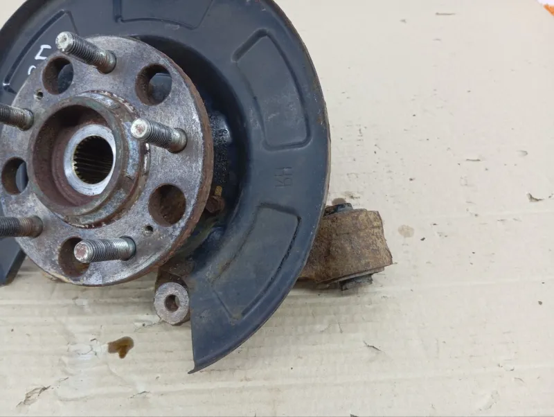 Кулак поворотный