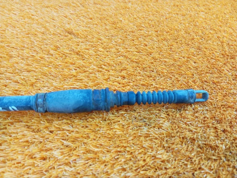 Трос стояночного тормоза