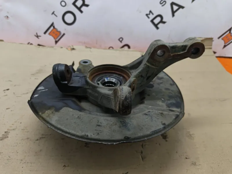 Кулак поворотный