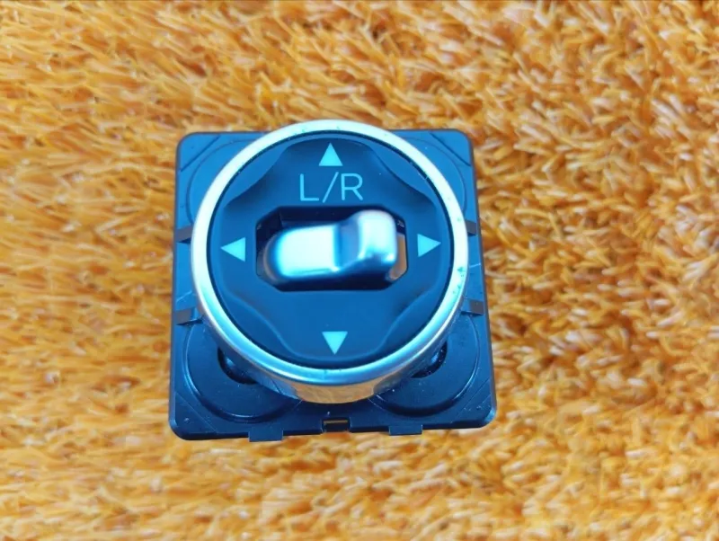 Джойстик регулировки зеркал