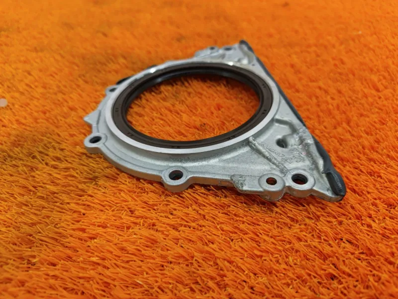 Крышка коленвала