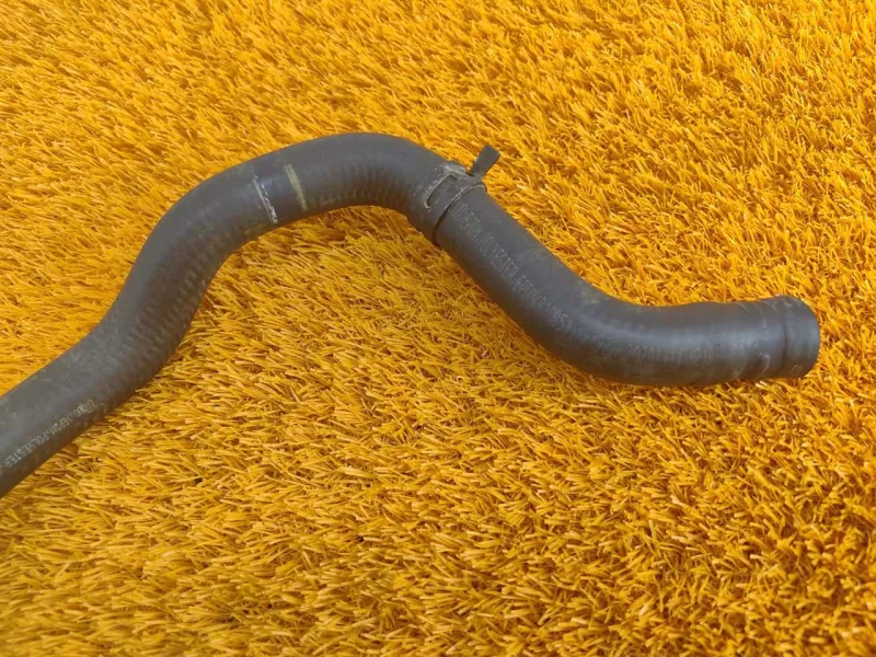 Патрубок отопителя