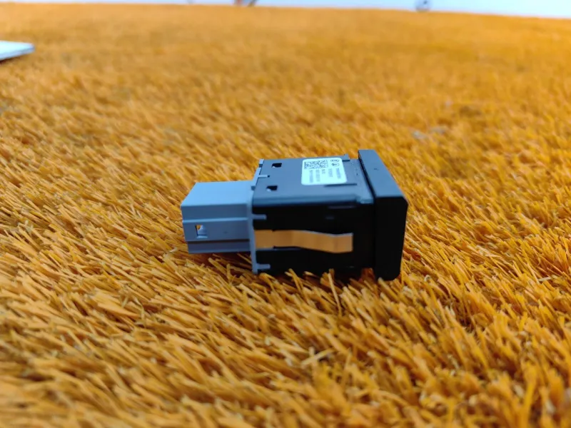 Кнопка обогрева сидений