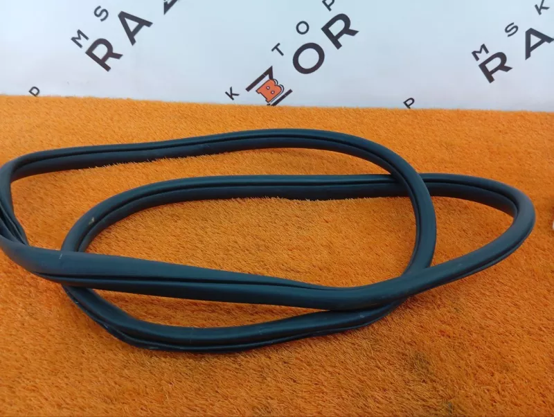 Уплотнитель проема двери