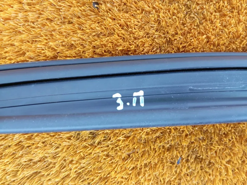 Уплотнитель стекла двери