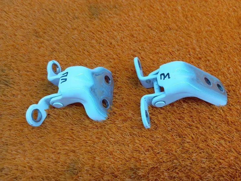 Петля двери