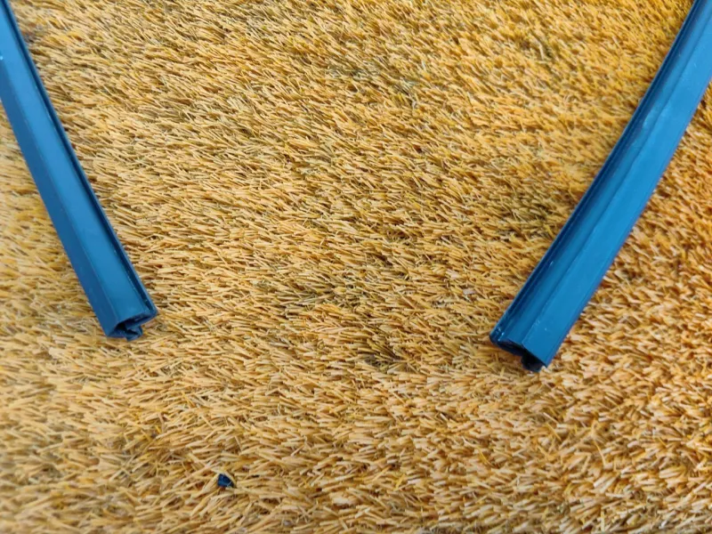 Уплотнитель стекла двери