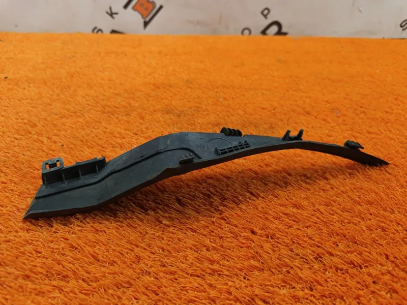 Накладка петли капота