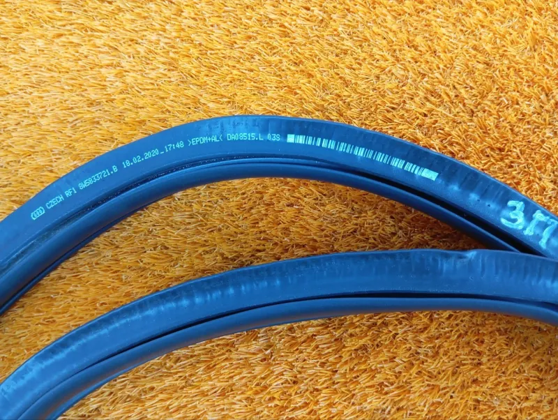 Уплотнитель проема двери (Уплотнитель кузова)