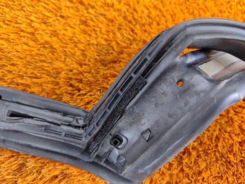 Уплотнитель двери