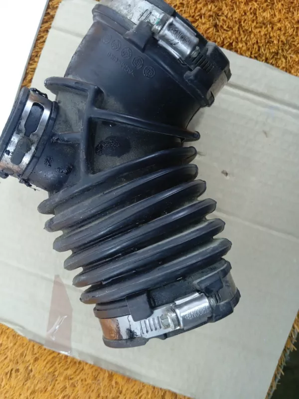 Патрубок воздушного фильтра