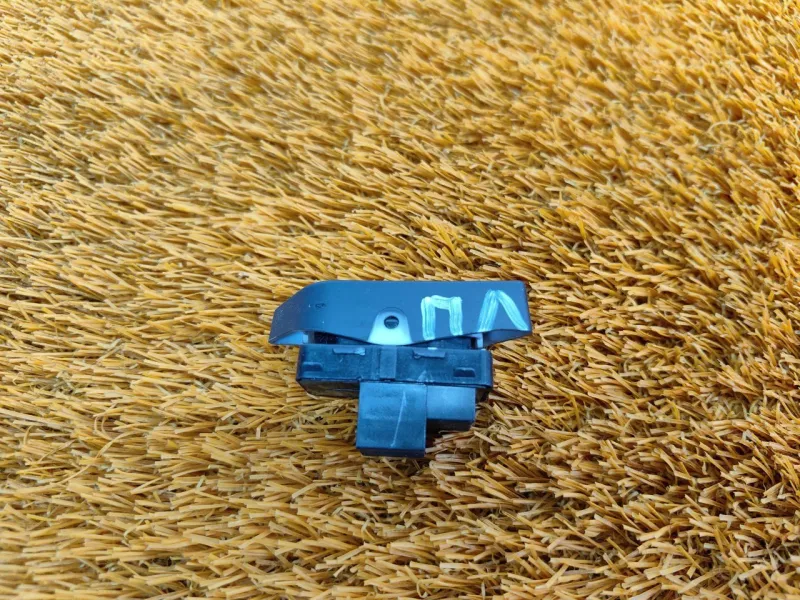 Кнопка центрального замка